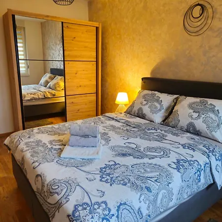 Ela Apartment *
