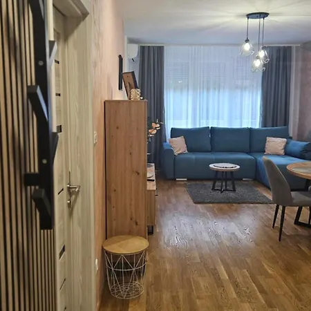 Ela Апартаменты *